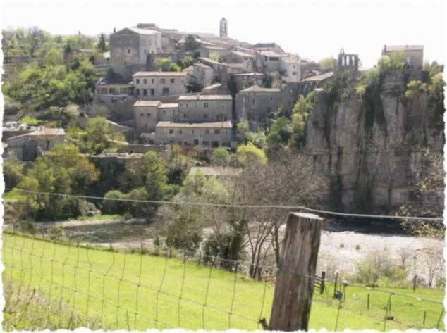 locations de vacances, village en ardèche